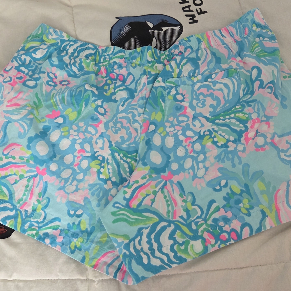 Lilly Pulitzer Blue and Pink Floral Women's Shorts - Picture 2 of 3